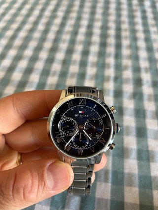 Reloj Tommy Hilfiger Metálico Negro y Plateado