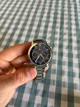 Reloj Tommy Hilfiger Metálico Negro y Plateado