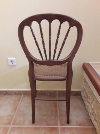 Silla antigua de madera