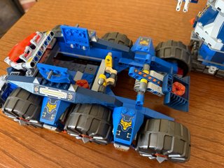 LEGO Nexo Knights Torre móvil de Axl 70322 COMPLET