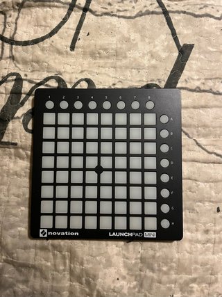 Controlador MIDI Novation Launchpad Mini MK1