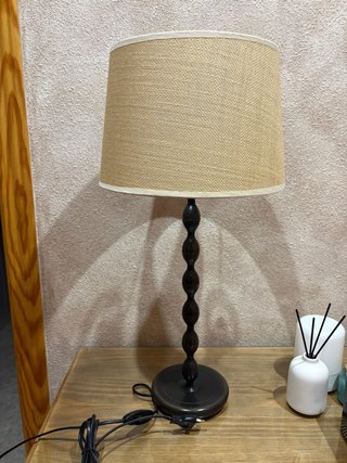 Lámpara de mesa beige y negra