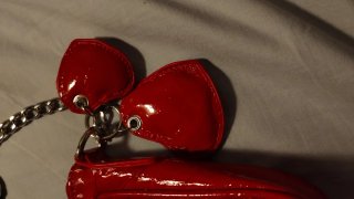 Bolso de mano rojo charol