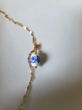Collar con colgante de porcelana