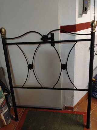 Dos cabeceros de cama de hierro forjado