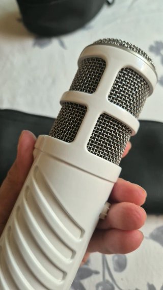 Micrófono Rode Podcaster + Funda Negra