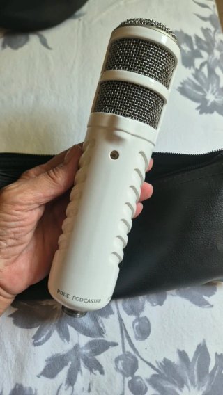 Micrófono Rode Podcaster + Funda Negra