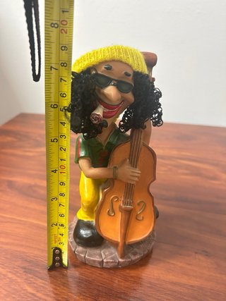 Figura Rasta con Violonchelo