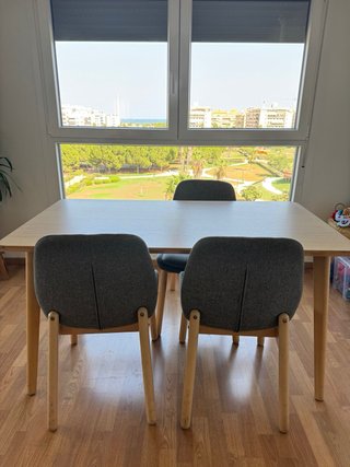 Mesa de comedor y 3 sillas