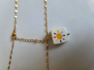 Collar con colgante de sol