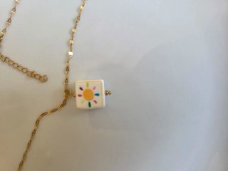 Collar con colgante de sol
