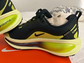 Nike Vomero 18 Gore-Tex Negro/Verde ORIGINALES.