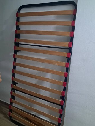 Somier de cama metálico con lamas de madera