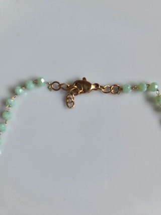 Collar de cuentas verde y dorado