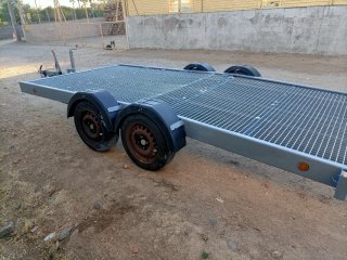 Remolque plataforma metálico