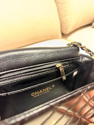 Bolso Chanel Negro Acolchado Cadena Dorada
