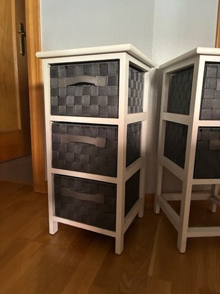 2 Cajoneras Blancas con Cestas Grises