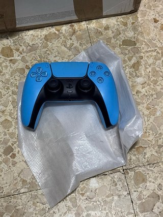 Playstation 5 con mando y juegos