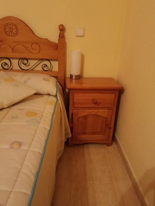 2 Camas de 90 con Mesitas de Noche y sinfonier