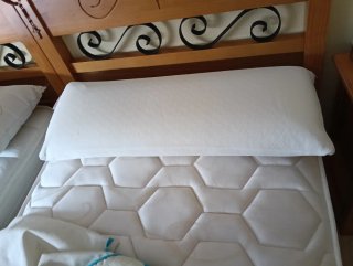 2 Camas de 90 con Mesitas de Noche y sinfonier