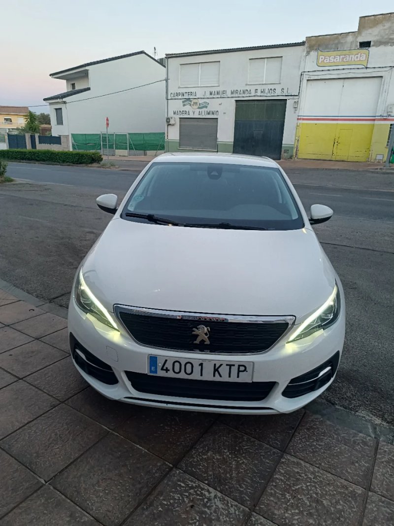 Peugeot 308 2019 - foto 1