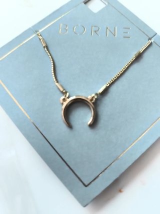 Collar BORNE mujer cuerno luna dorado