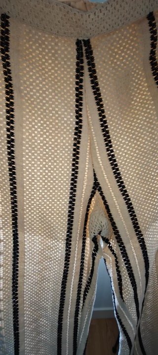 Pantalones calados beige y negro