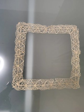 Encaje de bolillos antiguo para pañuelo