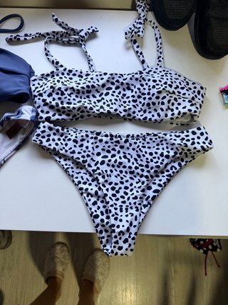 Bikini estampado hojas y lunares
