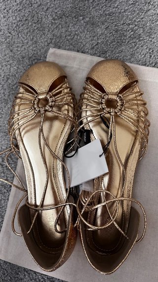 Sandalias doradas Zara