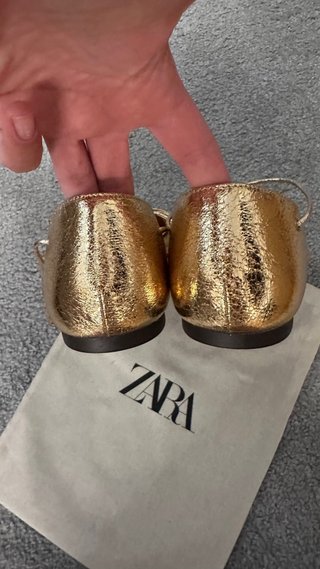 Sandalias doradas Zara