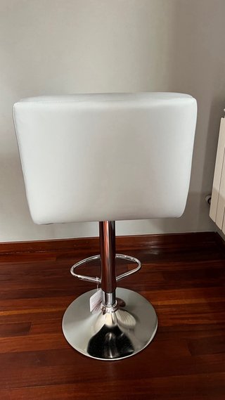 Taburete alto gris moderno