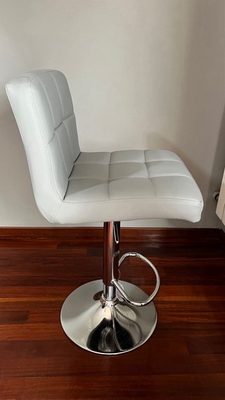 Taburete alto gris moderno
