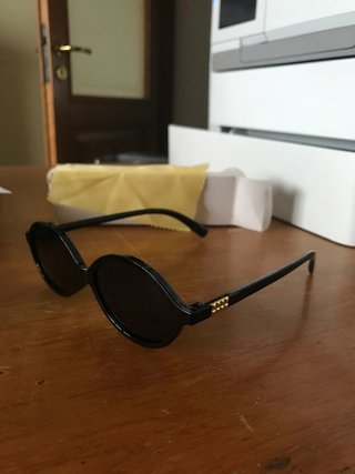 Occhialini da sole neri