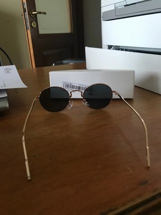 Occhiali da sole nuovi mai usati