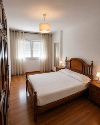 Habitación completa: Cama, colchón,mesitas, cómoda