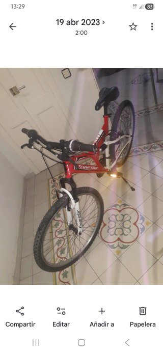 Bicicleta de montaña roja