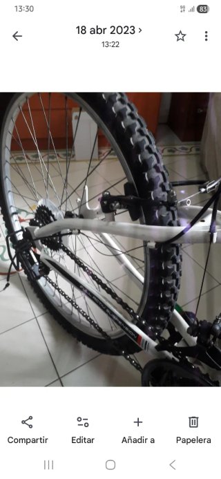 Bicicleta de montaña roja