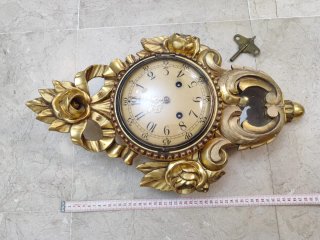 Reloj de pared antiguo, madera con pan de oro