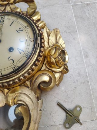 Reloj de pared antiguo, madera con pan de oro