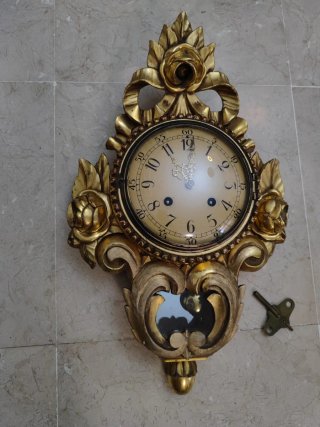 Reloj de pared antiguo, madera con pan de oro