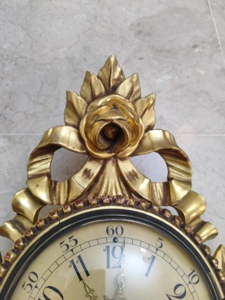 Reloj de pared antiguo, madera con pan de oro
