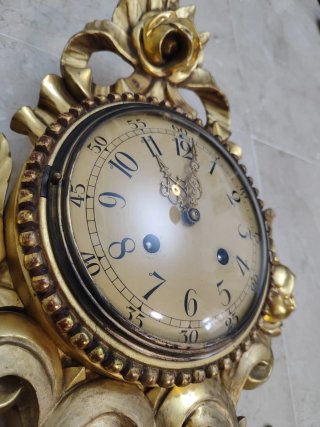 Reloj de pared antiguo, madera con pan de oro