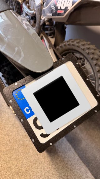 Soporte matrícula moto delgado