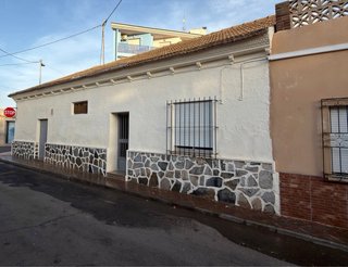 Casa de 570m en el centro de fuente alamo