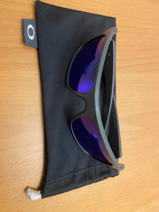 Gafas de sol Oakley grises