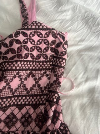 Top Zara bordado rosa y negro