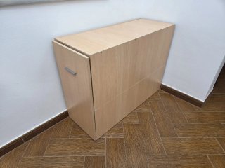 Armario y zapatero de madera