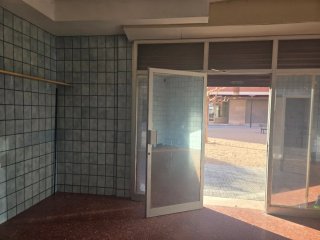 Rento local Cornella Llob.zona(Psje Ignacio Iglesi