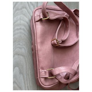 Mochila elegante rosa suave